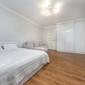 https://apartment-on-akhmatovoyi-32-18.hotels-of-kiev.com